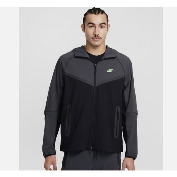 Nike Tech Woven Windbreaker Jacket Black Size XS BNWT HM7151-013 - Picture 1 of 5